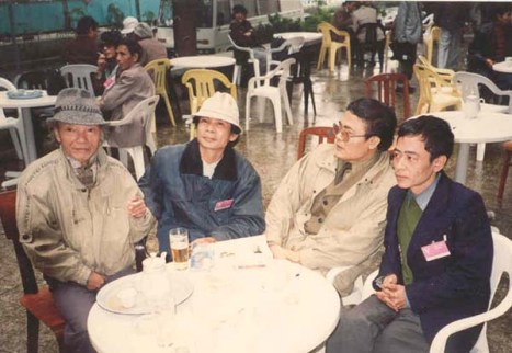 Trái sang: Trần Quốc Vượng, Nguyễn Trọng Tạo, Anh Ngọc, Hoàng Nhuận Cầm (ĐH Nhà Văn 1995)