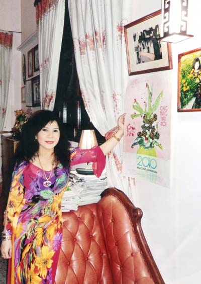 Nhà báo Lê Phương Dung tại nhà riêng - Ảnh do LPD cung cấp.