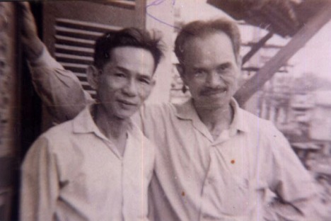 Nhà thơ Yến Lan và bác Quách Tạo, chụp tại 37 Hàng Quạt -Hà Nội  